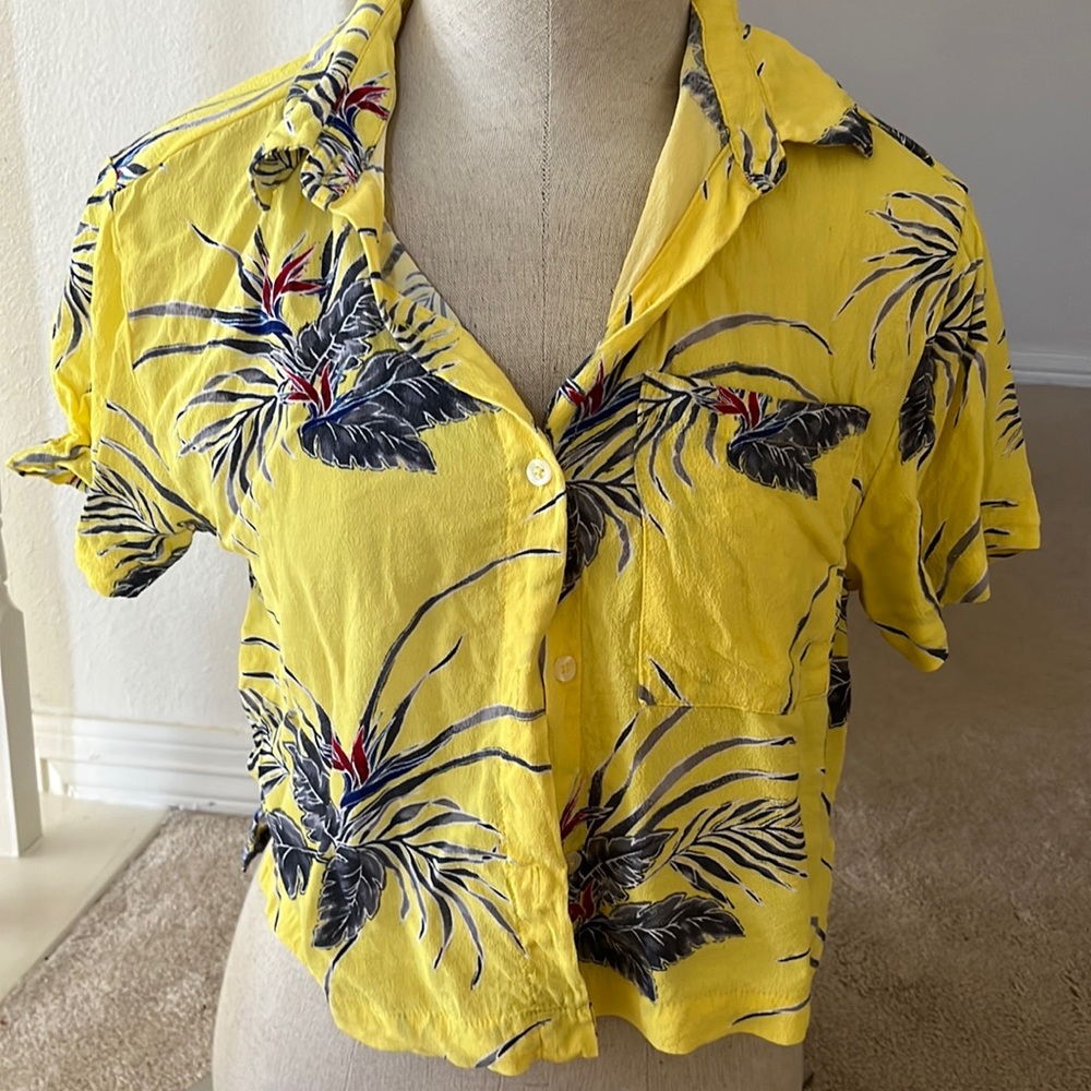 Forever 21 Hawaiian Shirt Size S